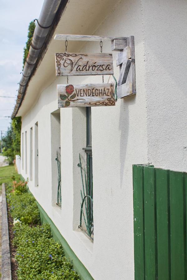 Vadrozsa Vendeghaz Racalmas旅馆 外观 照片